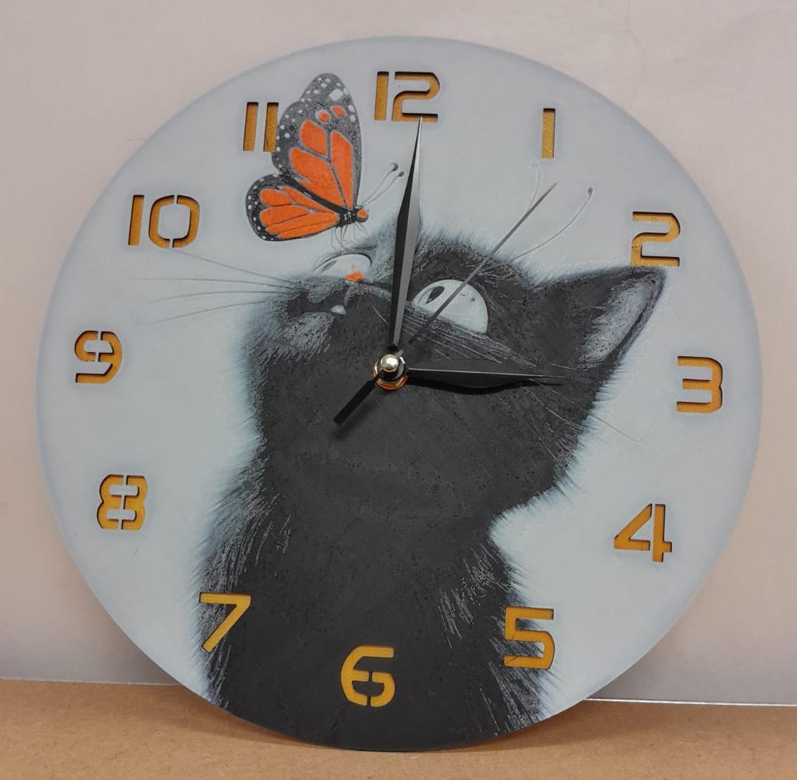 Horloge hueforge - Chaton et papillon