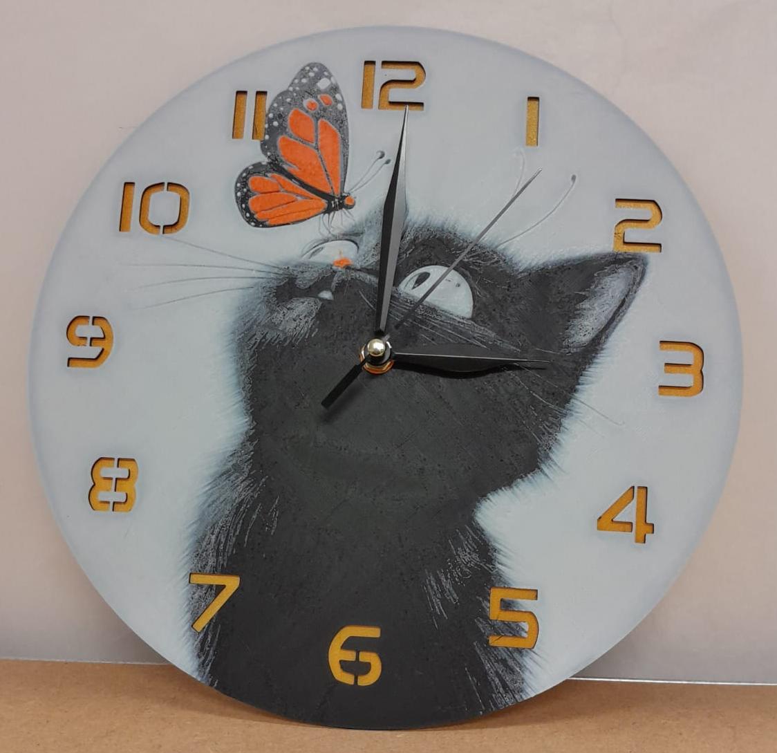 Horloge hueforge - Chaton et papillon